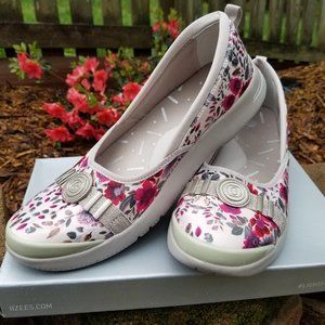 BZees Cloud Technology Size 9.5 floral womens shoes